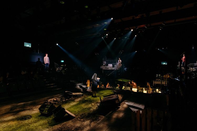 Wide shot of Angel Esmeralda